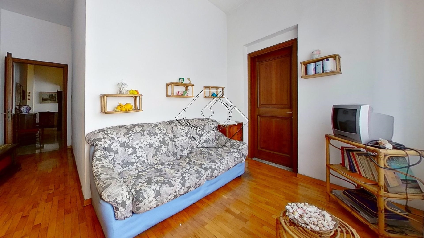 6-Largo-Cesare-Cantu-Bedroom